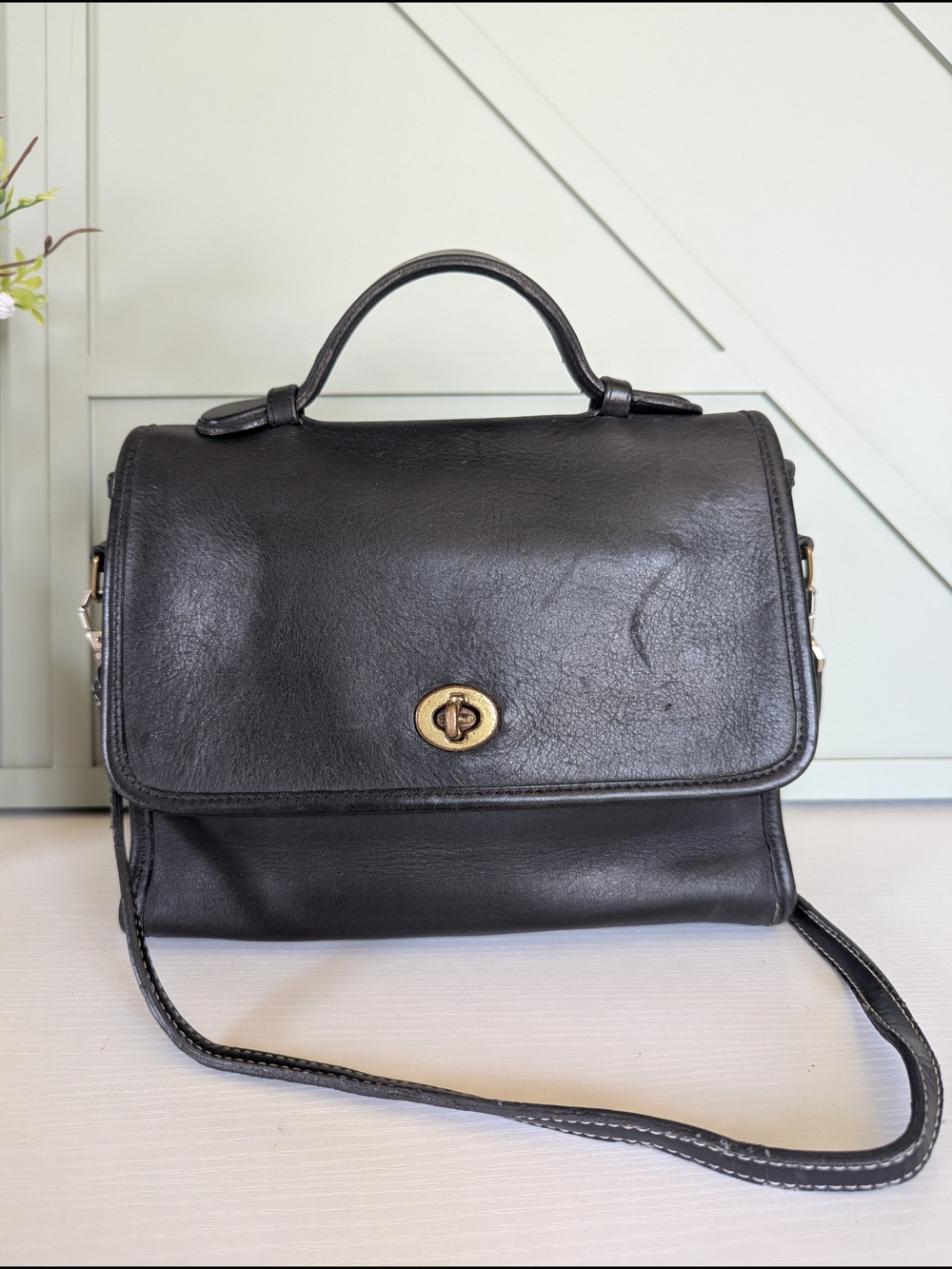 Vintage Coach Cour Leather crossbody Bag